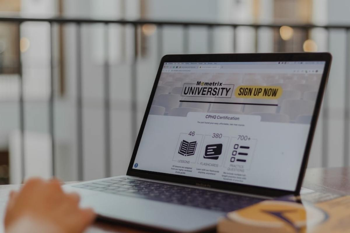 student-signing-up-to-university