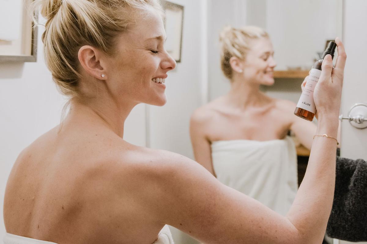woman-spraying-water-into-her-face
